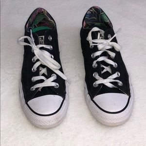 Black converse!